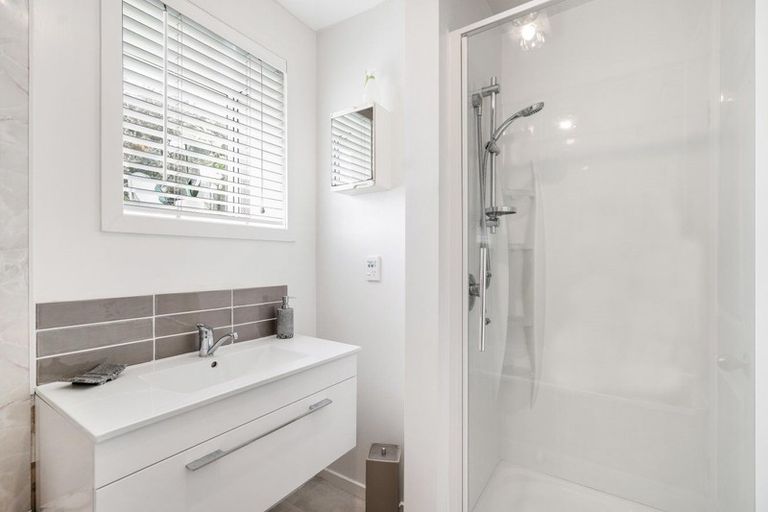 Photo of property in 34 Oakley Crescent, Hornby, Christchurch, 8042