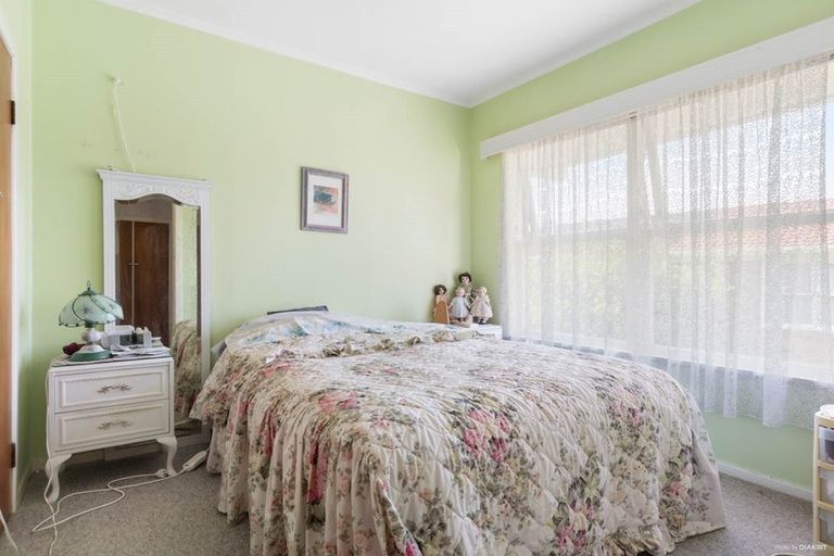 Photo of property in 1/6 Margaret Place, Milford, Auckland, 0620