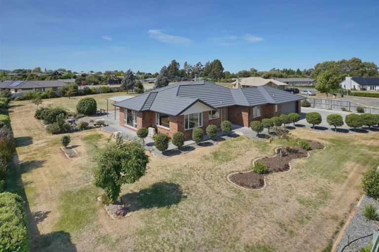 Photo of property in 17 Riverside Way, Amberley, 7410