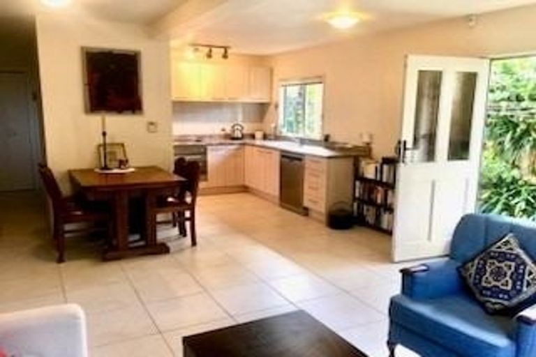 Photo of property in 3/4a Corrella Road, Belmont, Auckland, 0622