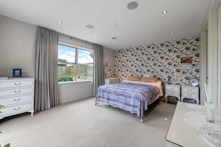 Photo of property in 4 Links Drive, Waiwhakaiho, New Plymouth, 4312