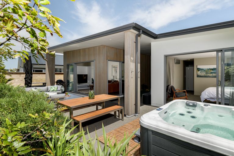 Photo of property in 7 Awatira Drive, Papamoa Beach, Papamoa, 3118