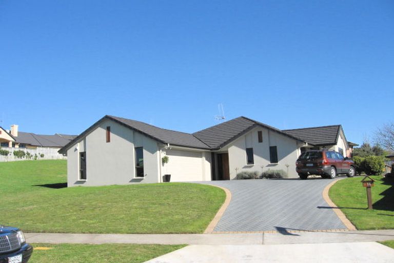 Photo of property in 14 Waipuna Place, Rototuna, Hamilton, 3210