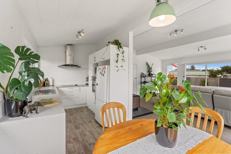 Photo of property in 16 Karaka Street, Otaki Beach, Otaki, 5512