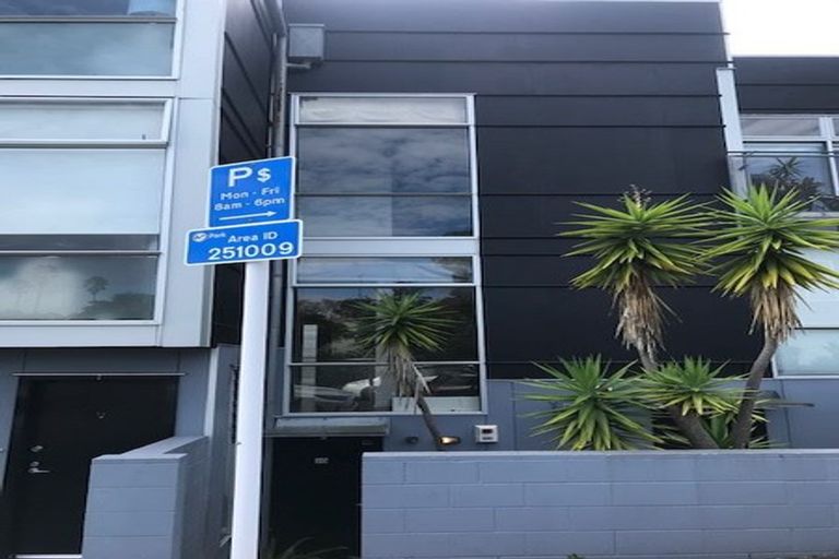 Photo of property in 2g Middle Street, Freemans Bay, Auckland, 1011