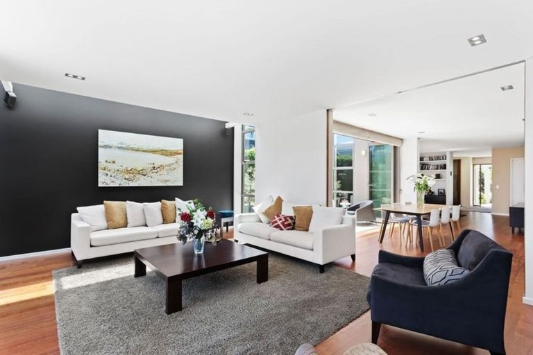 Photo of property in 8 Saint Andrews Square, Strowan, Christchurch, 8052