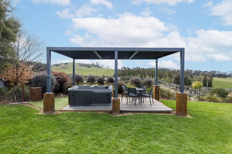 Photo of property in 67 Lomond Grove, Acacia Bay, Taupo, 3385