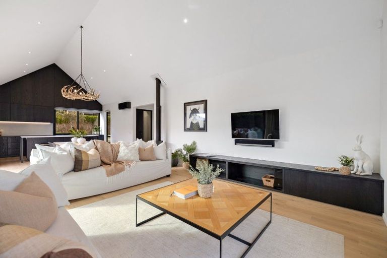 Photo of property in 1 Wanderer Lane, Jacks Point, Queenstown, 9371