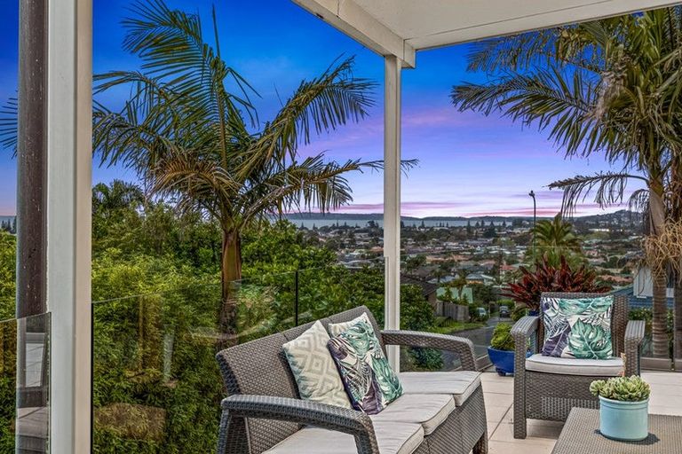 Photo of property in 88 Grovenor Drive, Orewa, 0931