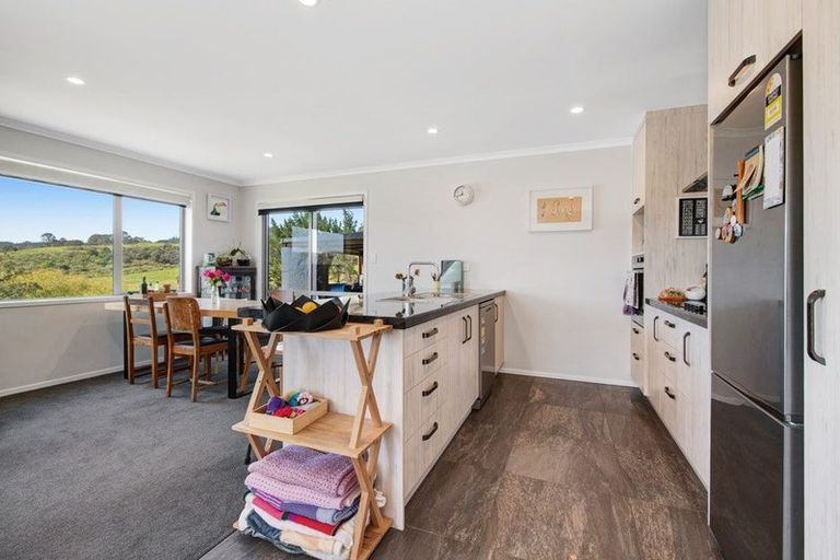 Photo of property in 19 Rauta Way, Helensville, 0800