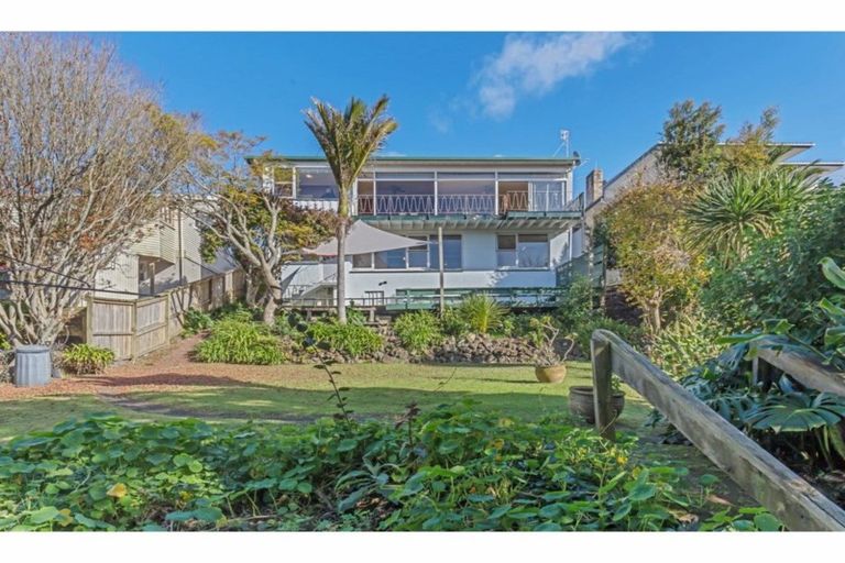Photo of property in 181 Glenfield Road, Hillcrest, Auckland, 0627