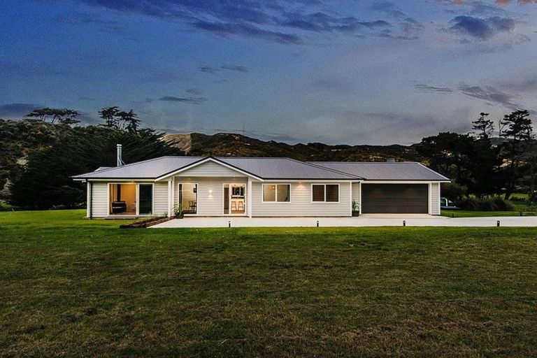 Photo of property in 450 Makara Road, Makara, Wellington, 6972