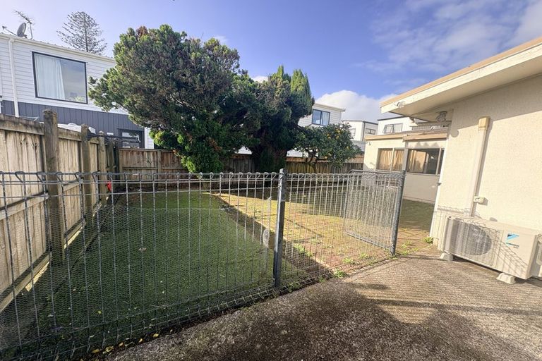 Photo of property in 1/2 Tainui Terrace, Mangere Bridge, Auckland, 2022