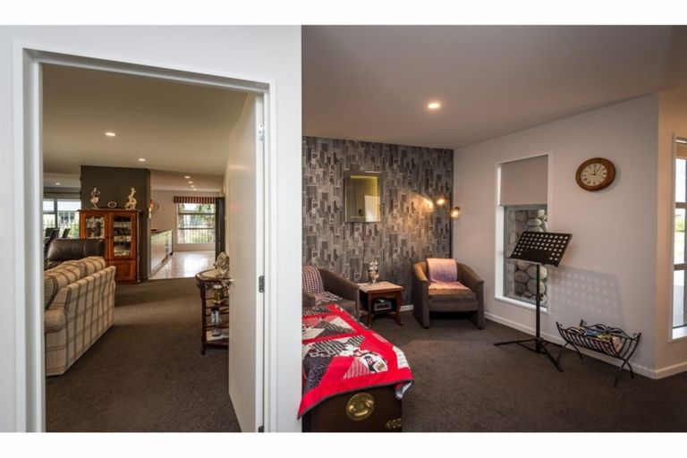 Photo of property in 43 Davaar Crescent, Broomfield, Christchurch, 8042