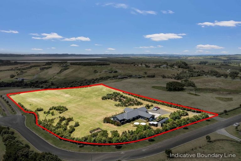 Photo of property in 18 Kaipara Lake Road, South Head, Helensville, 0874