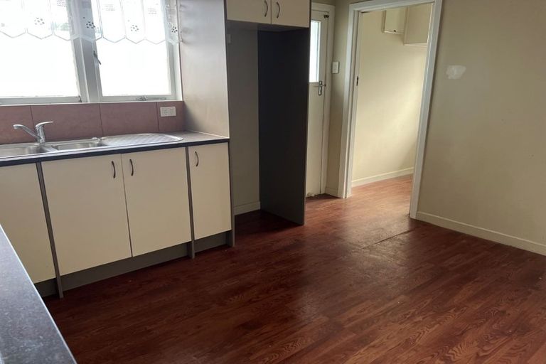 Photo of property in 57 Yeovil Road, Te Atatu Peninsula, Auckland, 0610