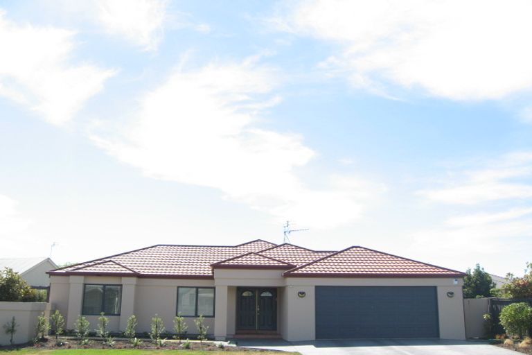 Photo of property in 40 Orlando Crescent, Waimairi Beach, Christchurch, 8083