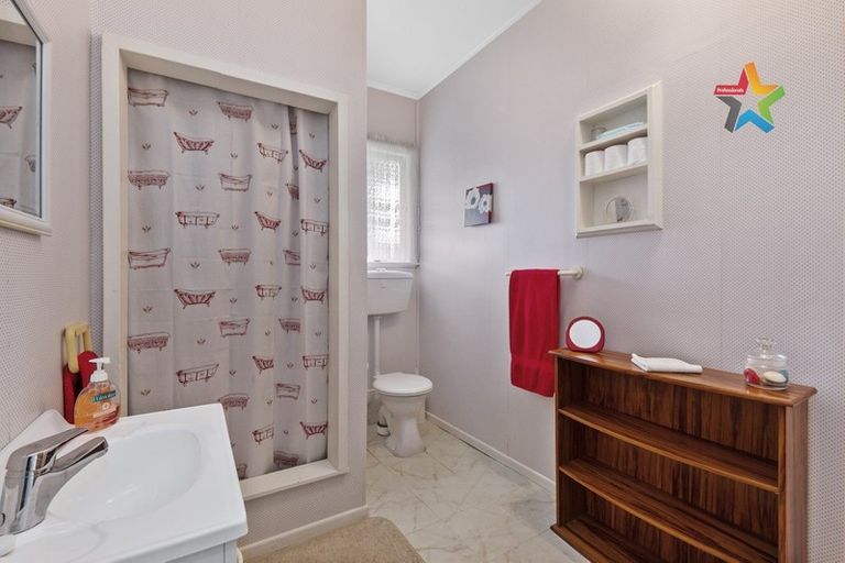 Photo of property in 33 Kingsley Street, Stokes Valley, Lower Hutt, 5019