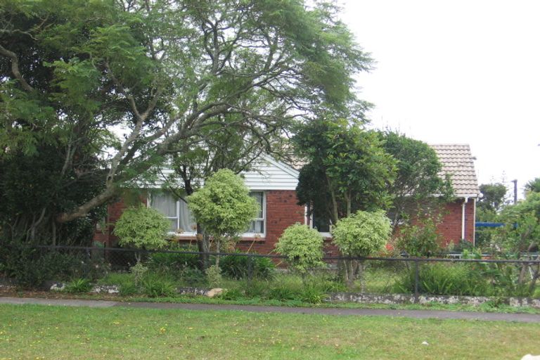 Photo of property in 8 Archlynn Road, Kelston, Auckland, 0602