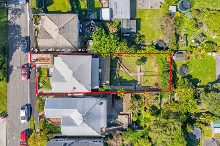 Photo of property in 7 Murray Street, Island Bay, Wellington, 6023