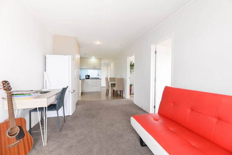 Photo of property in 2/401 East Coast Road, Mairangi Bay, Auckland, 0630