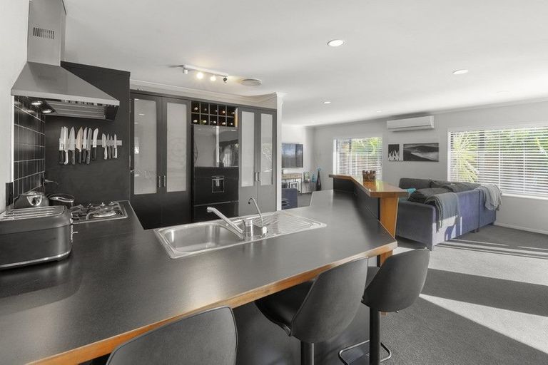 Photo of property in 25 Croftview Road, Wattle Downs, Auckland, 2103