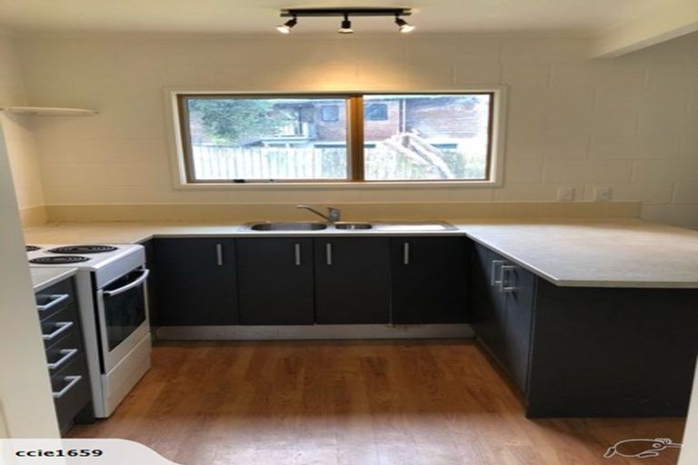 Photo of property in 14 Teviot Place, Totara Vale, Auckland, 0629