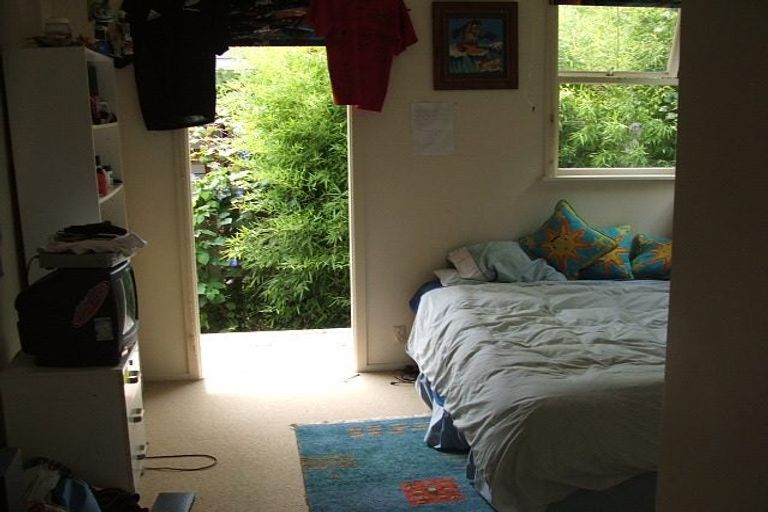 Photo of property in 2/17a Hillcrest Avenue, Hillcrest, Auckland, 0627