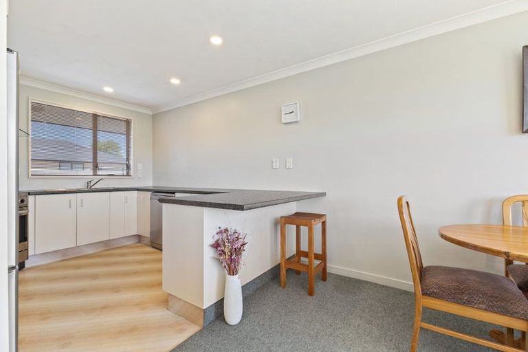 Photo of property in 2/98 Domain Terrace, Spreydon, Christchurch, 8024