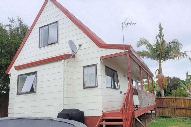 Photo of property in 1/8 Greenstone Place, Clover Park, Auckland, 2019