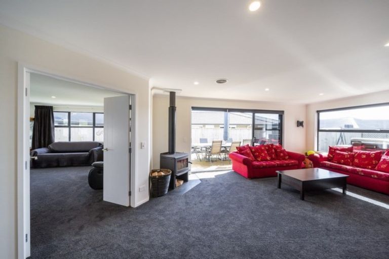 Photo of property in 4 Ongarui Close, Whalers Gate, New Plymouth, 4310