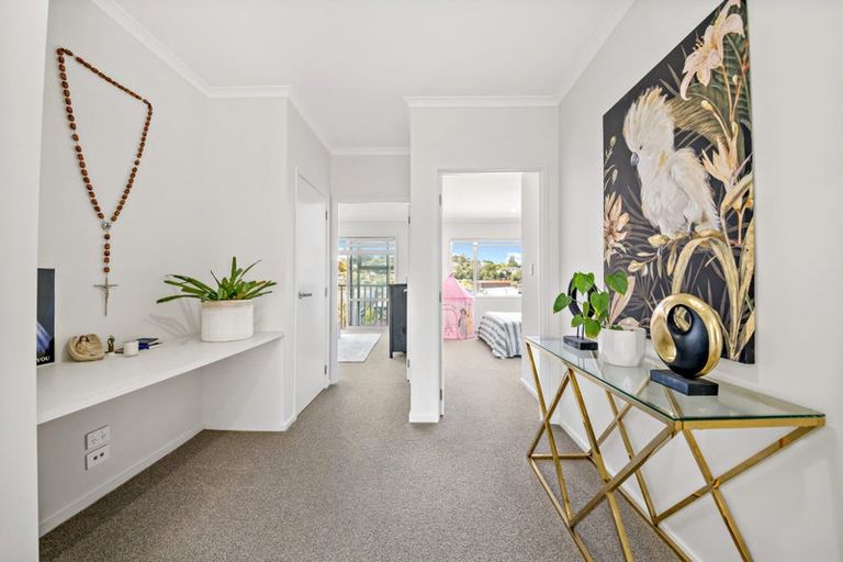 Photo of property in 72 Karepiro Drive, Stanmore Bay, Whangaparaoa, 0932