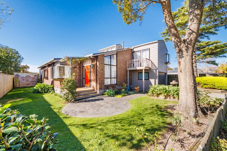 Photo of property in 42a Clifton Terrace, Fitzherbert, Palmerston North, 4410