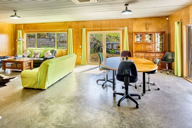 Photo of property in 132 Bing Lucas Drive, Tawa, Wellington, 5028