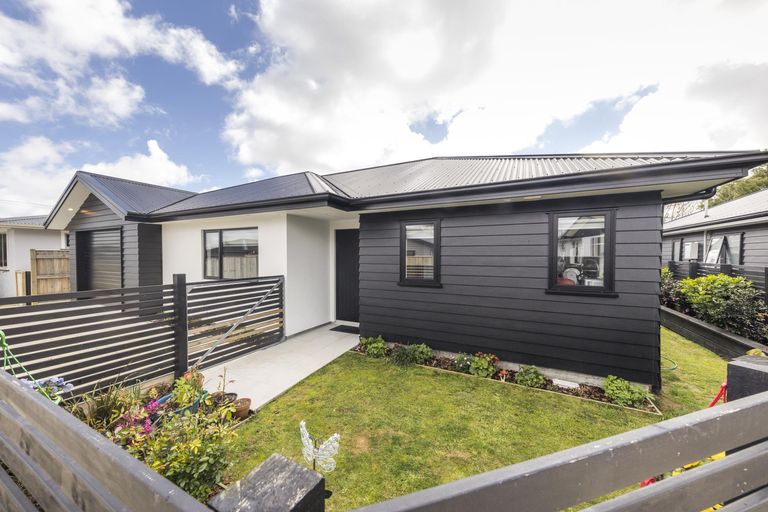 Photo of property in 24a Roberts Line, Kelvin Grove, Palmerston North, 4414
