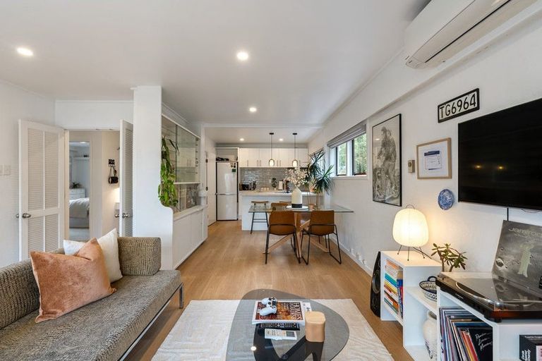 Photo of property in 81 Seaview Road, Paremata, Porirua, 5024