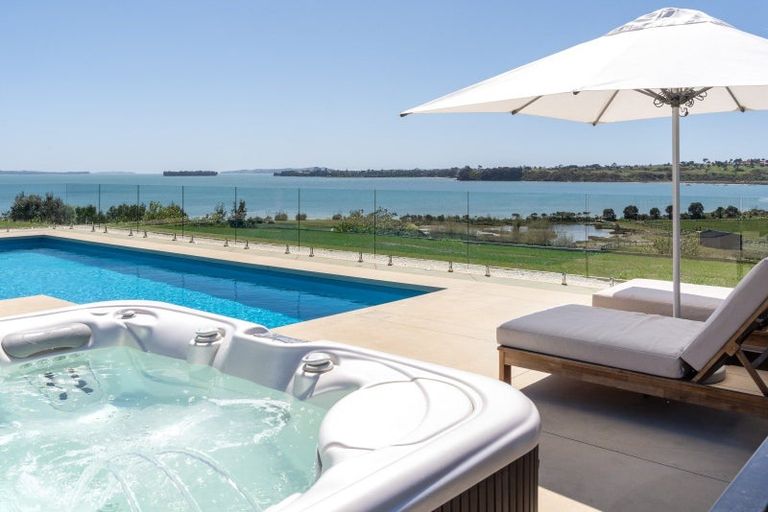 Photo of property in 339 Clifton Road, Whitford, Howick, 2571