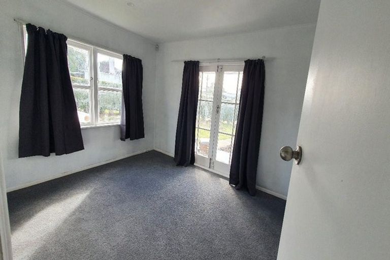 Photo of property in 1 Chippendale Crescent, Birkdale, Auckland, 0626