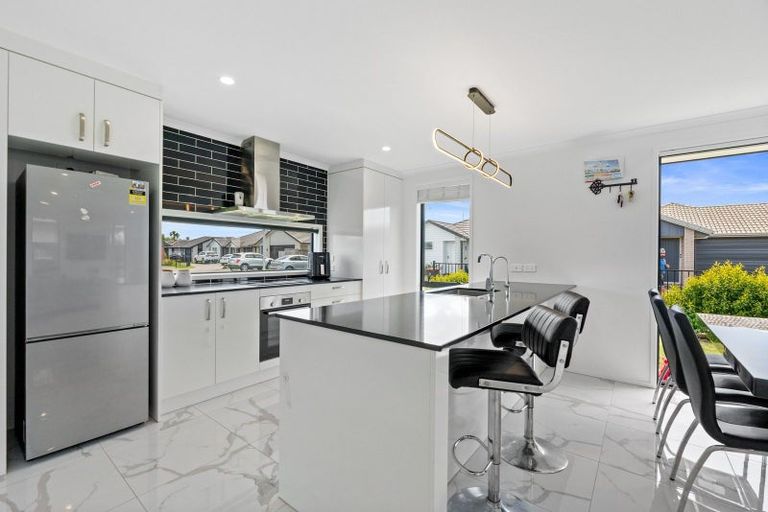 Photo of property in 90 Hills View Drive, Papamoa, 3118