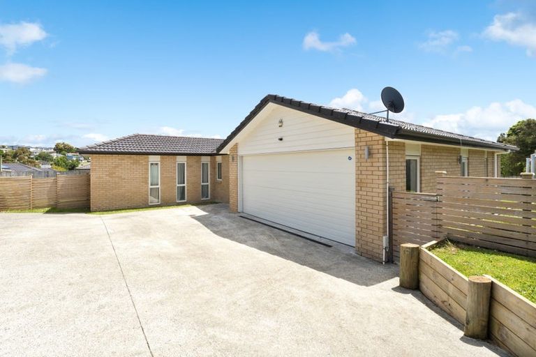 Photo of property in 5 Nirmal Place, Sunnyvale, Auckland, 0612