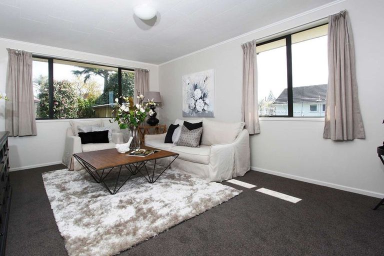 Photo of property in 16 Ussher Place, Pakuranga Heights, Auckland, 2010