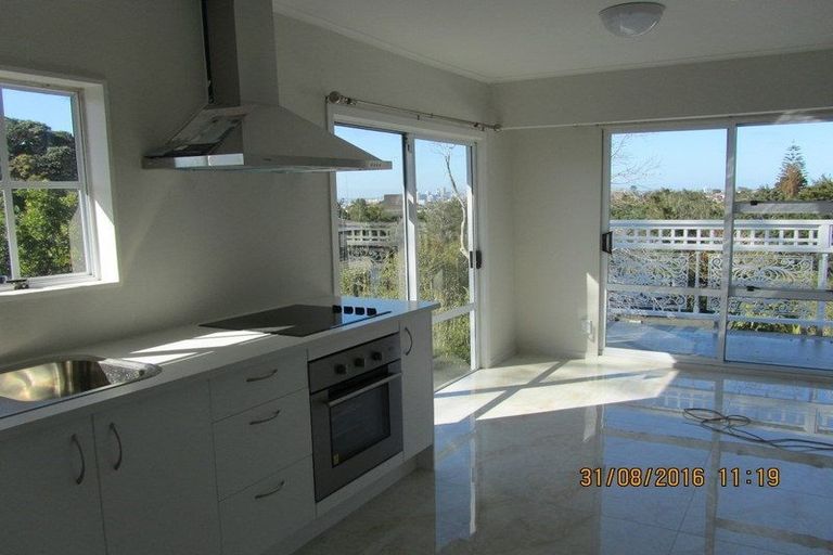 Photo of property in 51 Peach Road, Glenfield, Auckland, 0629