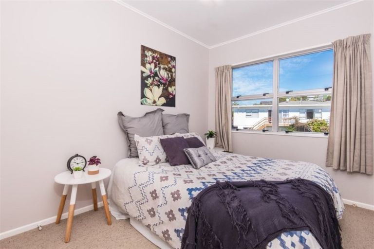 Photo of property in 43 Carluke Street, Paparangi, Wellington, 6037