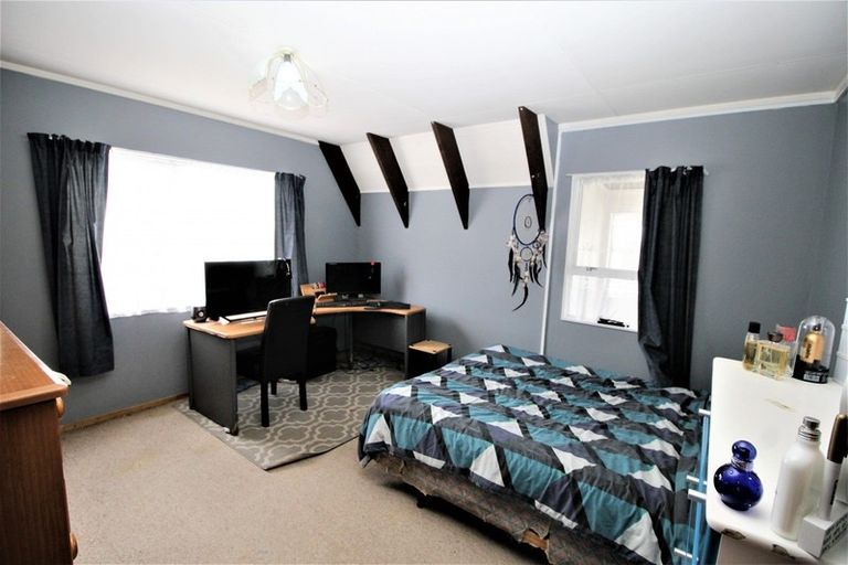 Photo of property in 11 Ross Street, Woodville, 4920