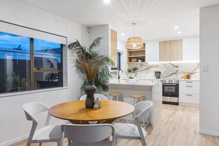 Photo of property in 2/3 Centreway Road, Orewa, 0931