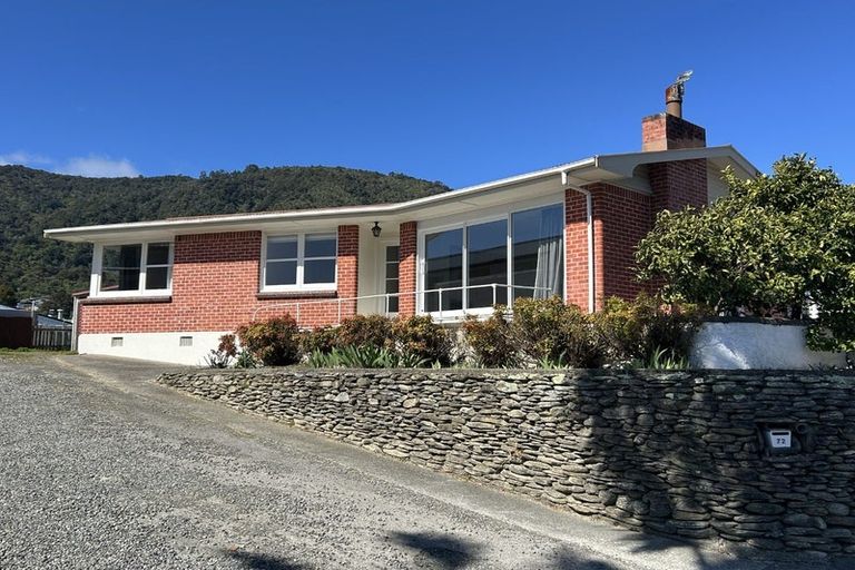 Photo of property in 72 Auckland Street, Picton, 7220
