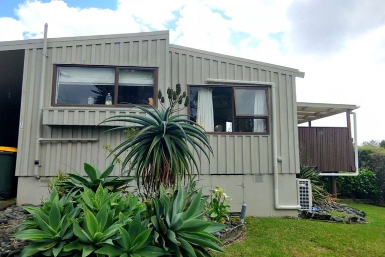 Photo of property in 1/48 Lemnos Place, Titirangi, Auckland, 0604