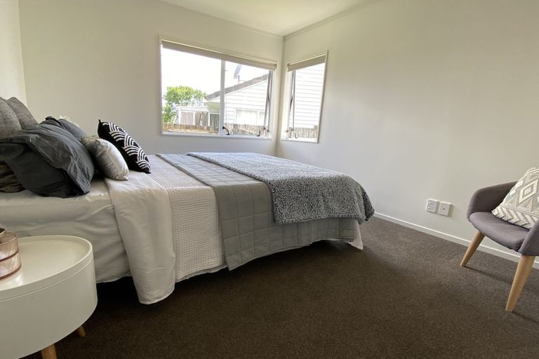 Photo of property in 2/12 Duncan Avenue, Te Atatu South, Auckland, 0610