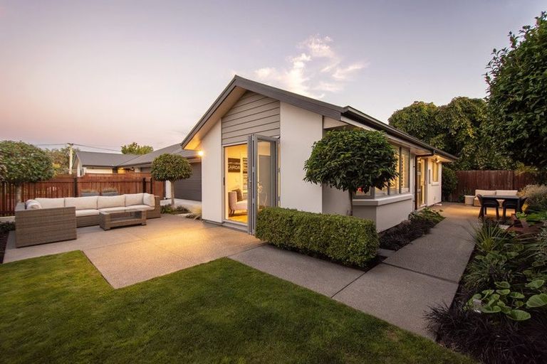 Photo of property in 76 Palatine Terrace, Saint Martins, Christchurch, 8022