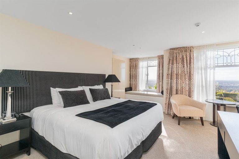 Photo of property in 141 Hackthorne Road, Cashmere, Christchurch, 8022